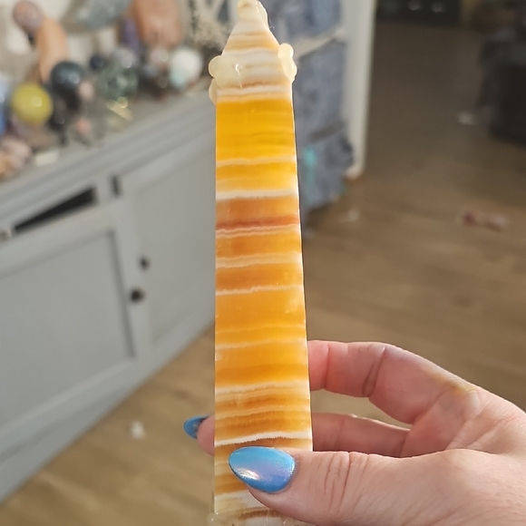 Yellow Calcite tower. with perfect banding.